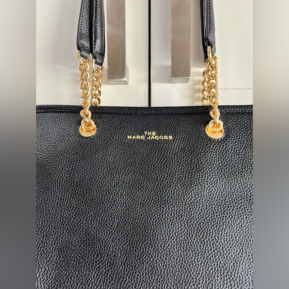 🔥🔥MARC JACOBS GOLD CHAIN TOTE (Like New) Paid $425🔥🔥 - Picture 8 of 16